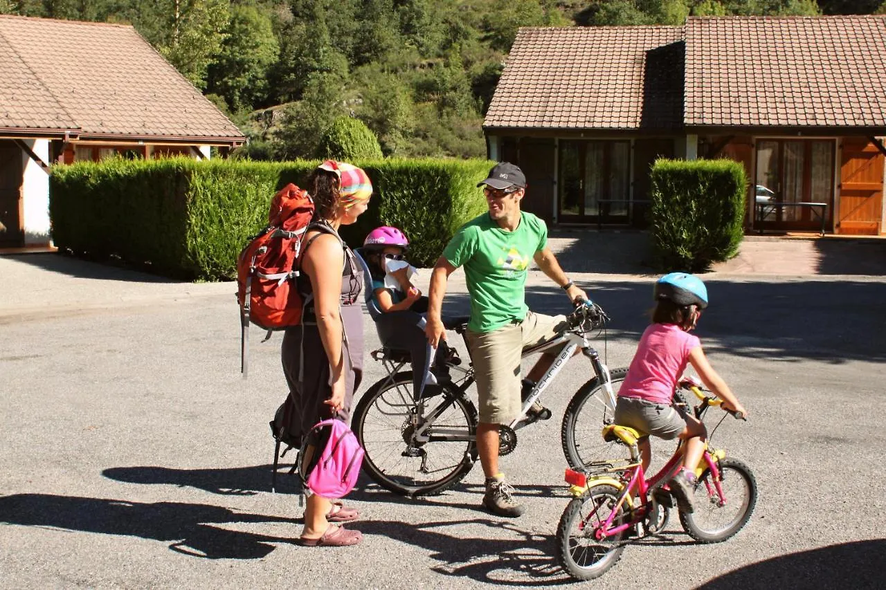 Holiday home Chalets Et Gites D'Orlu