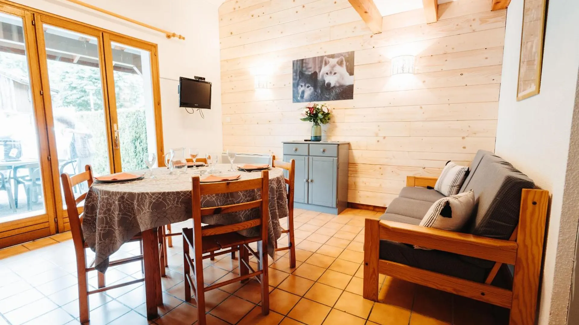 Holiday home Chalets Et Gites D'Orlu